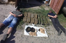 У Черкасах СБУ перекрила канал постачання зброї та наркотиків з району АТО