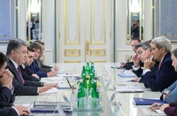 Порошенко проводить зустріч з держсекретарем США Джоном Керрі 