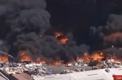 Масштабна пожежа спалахнула на заводі із переробки пластику у місті Ньюарк у Каліфорнії