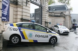 У Львові водій автомобіля Skoda наїхав на поліцейського і втік з місця ДТП