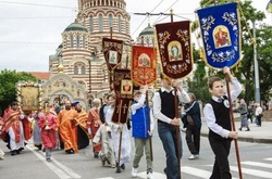 У Харкові відбувається «Хресний хід за мир» з георгіївськими стрічками