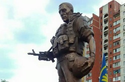 У Києві відкрили пам'ятник українському воїну-добровольцю