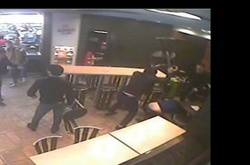 Росіяни ледь не повбивали один одного через гамбургер у МакДональдсі