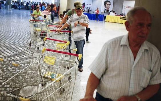 Армія у Венесуелі взяла під контроль поставки продовольства