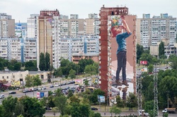 Австралійський художник створив мурал висотою 17 поверхів