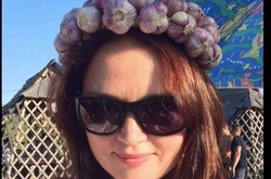 На Полтавщині ходу московської церкви зустрічають з українськими прапорами і часником