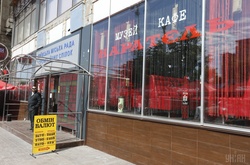 У Києві біля Будинку профспілок зібралися протестувальники