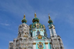 На Андріївській церкві відкрили перший шпиль 