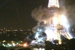 У Парижі після салюту біля Ейфелевої вежі сталася пожежа