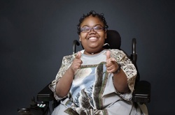 Дизайнеры преобразили унылую больничную одежду, чтобы поднять настроение больным детям