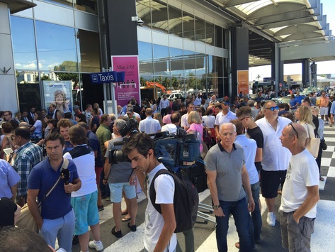 Пасажирів аеропорту Ніцци евакуювали