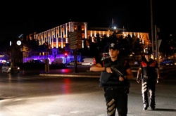 Під час вибуху скинутої на парламент Туреччини бомби постраждали 12 осіб