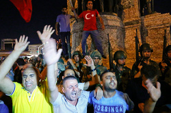 Військовий переворот у Туреччині в фотографіях