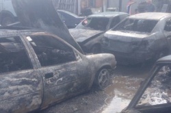 Під Києвом на штрафмайданчику згоріли авто