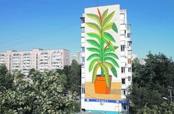 На проспекті Правди з'явився гігантський вазон 