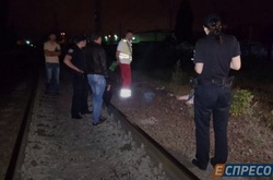 Електричка насмерть збила жінку на лівому березі столиці