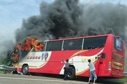 Жахливе ДТП на Тайвані: в автобусі згоріли 26 туристів