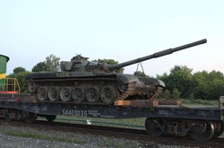 Росія перекинула у Донецьк 30 платформ з танками і САУ