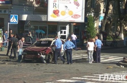 Рештки автомобіля Шеремета евакуюють з місця трагедії (ВІДЕО)