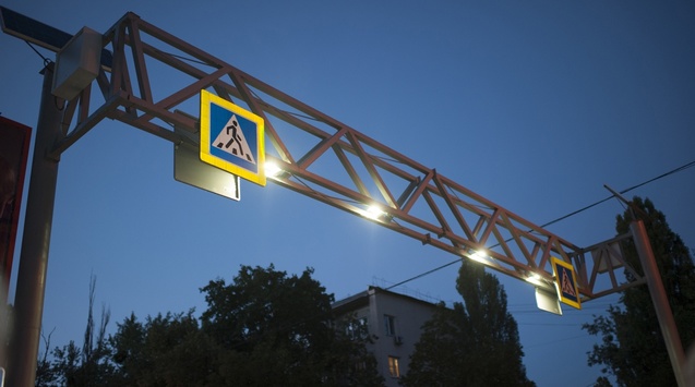Наземні пішохідні переходи столиці облаштують новим освітленням