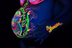 Испанская художница пишет невероятные картины на животах беременных женщин