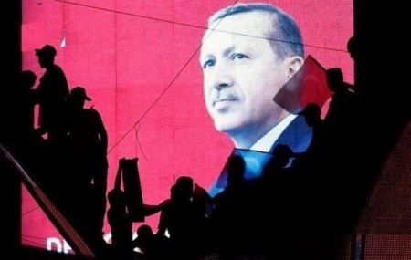 Парламент Туреччини схвалив введення надзвичайного стану