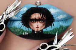 Визажист превращает губы в произведения искусства