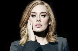 Адель похвасталась фото без макияжа