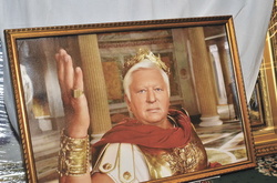 Суд арештував скарби Пшонки: портрета Цезаря там немає (СПИСОК)