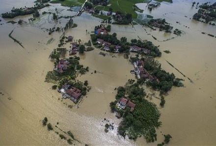 Злива у Китаї: 87 людей загинули 