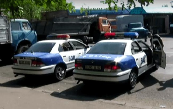 У Єревані нападники на будівлю поліції відмовились здаватись