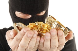 У Сумах злочинці на «Москвичі» пограбували ювелірний магазин