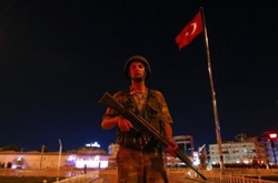 Суд у Стамбулі залишив під вартою 36 солдатів, заарештованих за спробу держперевороту