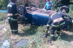 На Кіровоградщині авто під час руху упало з мосту