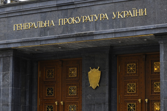 Луценко заповнив анкету доброчесності прокурорів