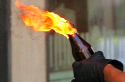 У Києві чоловік кинув «коктейль Молотова» в магазин