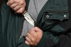 Безпритульний встромив ножа в киянина за відмову дати сигарету