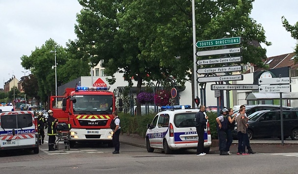 У Франції поліція знешкодила злочинців, які захопили заручників у церкві