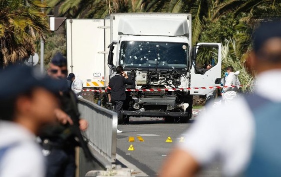 Поліція у Франції затримала двох підозрюваних в причетності до теракту в Ніцці