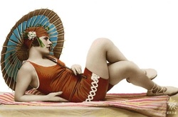 Стилисты Mode показали эволюцию купальника за 100 лет