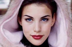 Лив Тайлер показала новорожденную дочь