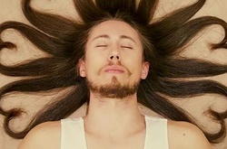 Австралийский врач спародировал фото знаменитостей ради борьбы с раком