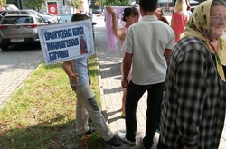 У Київ ще довозять автобусами учасників хресного ходу