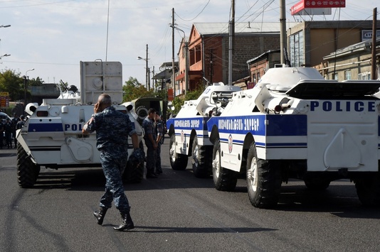 Угруповання, яке захопило відділок поліції у Єревані, взяло в заручники лікарів