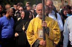 Штірліц ще ніколи не був так близько до провалу: під рясами московських попів виявився камуфляж (ФОТО)