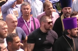 Накачані віряни з татуюваннями та в «тільниках» також долучилися до хресного ходу