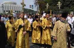 Хресний хід прямує до Лаври