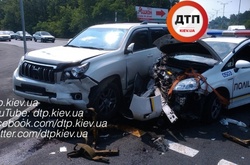 Поліцейський Пріус протаранив Тойоту: є постраждалі