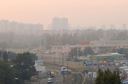 У Києві через спеку і забруднення атмосферного повітря, обмежили рух транспорту