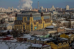 Будинок-монстр на Подолі: чиновник пояснив, чому так важко знести зайві поверхи